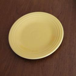 Vintage Fiesta ware Homer Laughlin Luncheon Salad Plate 9" Retired 
Yellow. Perfect shape, no chips or cracks.