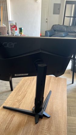 Asus Computer Monitor (160 Hz) & 2 acer computer monitors (50/60 Hz)