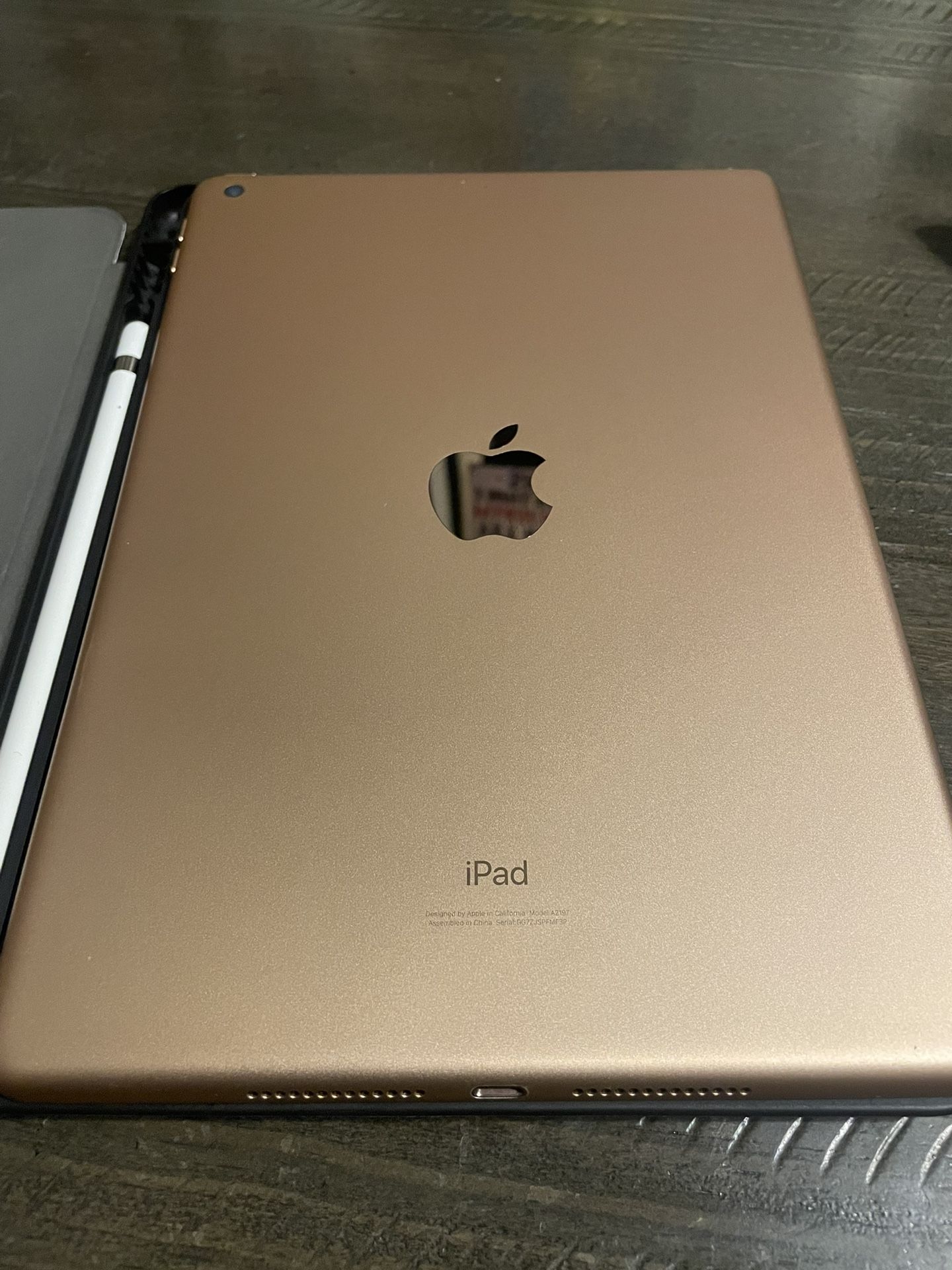 Ipad 7th generation-Rose gold (charger Not Included)