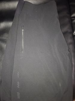 ADIDAS CLIMALITE SHORTS SIZE 36 ELASTOC WAIST WITH POCKETS.
