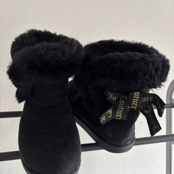 Snow boots