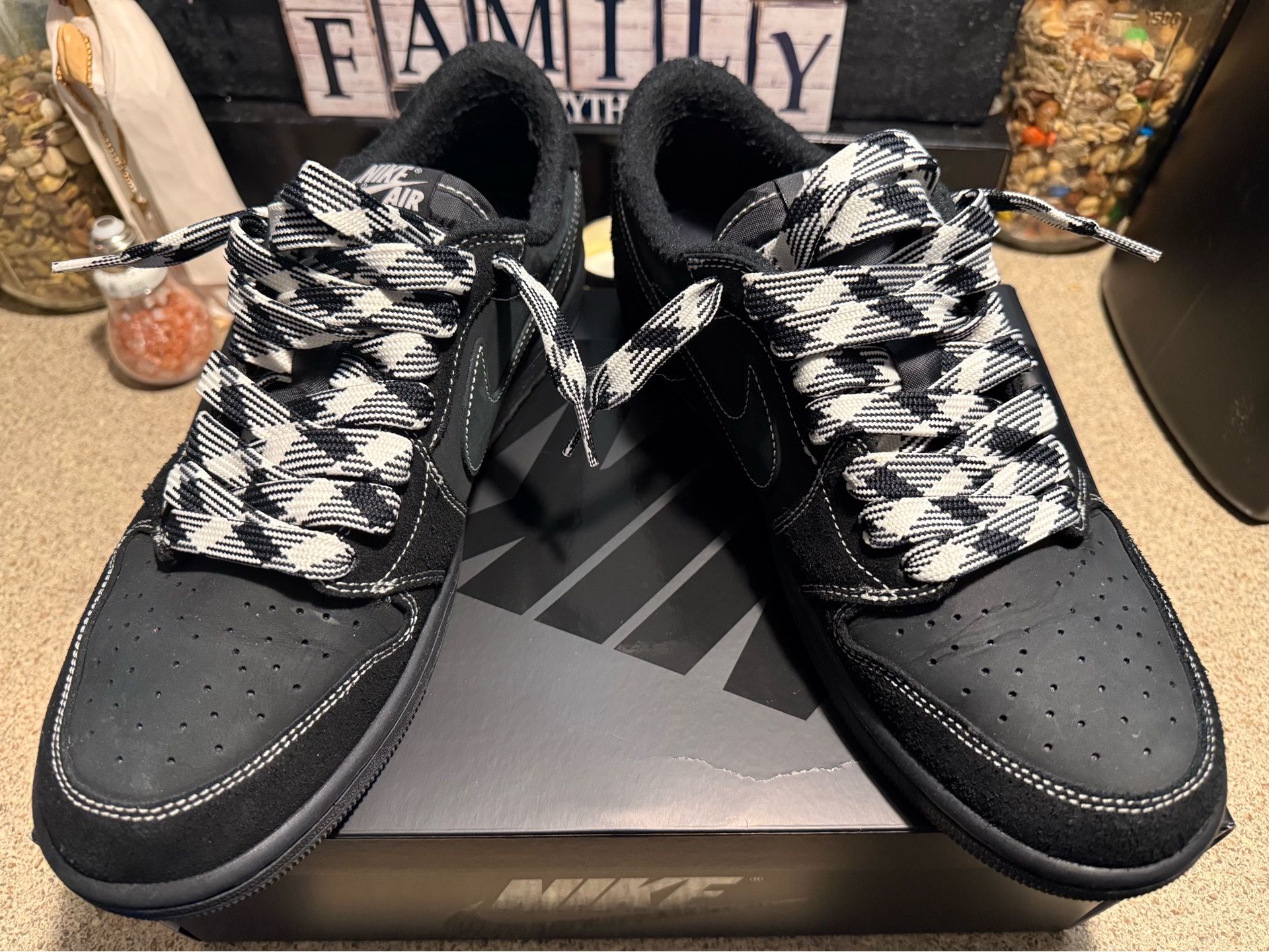 Travis Scott Air Jordan 1 phantom size 11