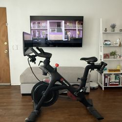 PELOTON BIKE