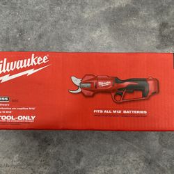 Milwaukee M12 Shears