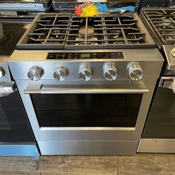 Kitchen Aid Gas Stove Read Description (Take It Home In Payments/Llevalo A Casa En Pagos)