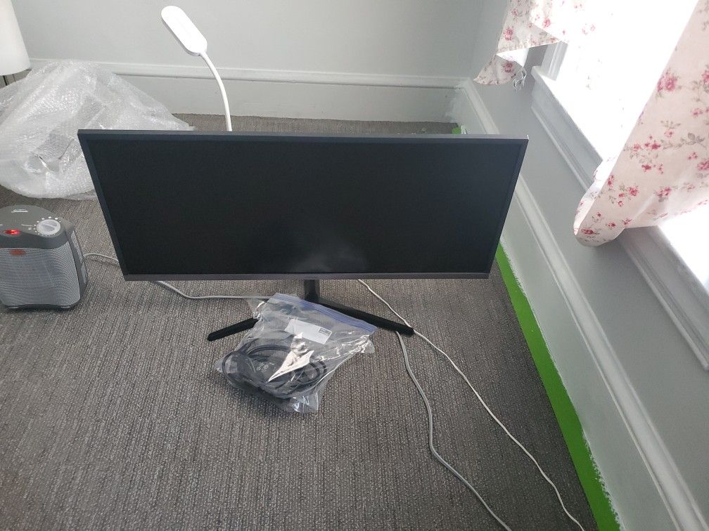Ultra Wide Samsung Computer Monitor 