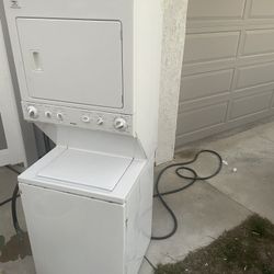 Kenmore Heavy duty Washer Washing Machine And dryer Stack 