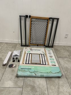 Modern Decor Pet Gate / Baby Gate - Fits Openings 26” - 36”