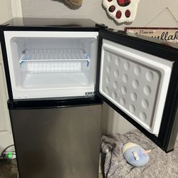 Mini Fridge With Top Freezer