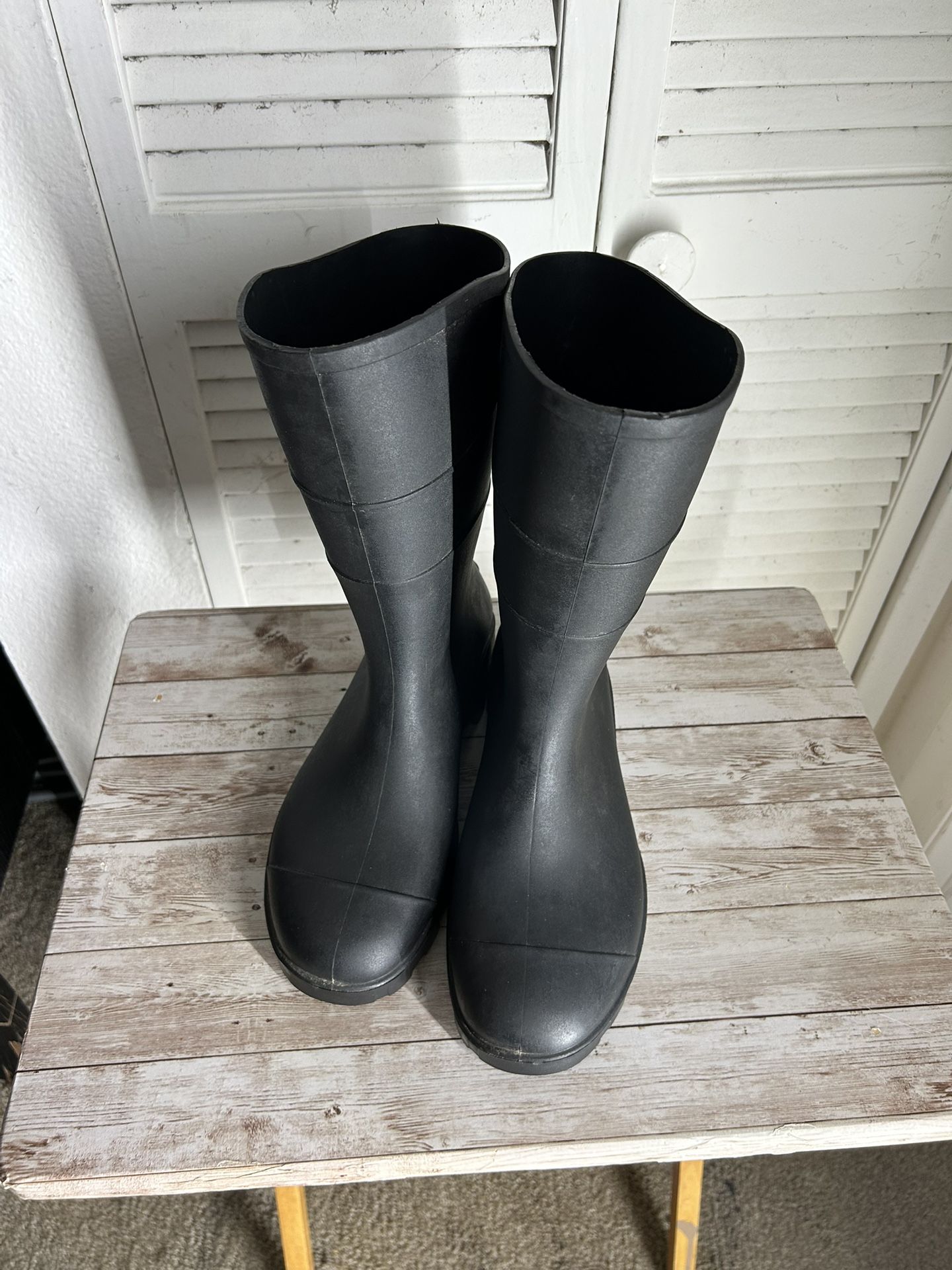 Rubber Rain Boots Size 7
