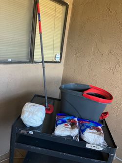 Ocedar mop system with 5 new heads