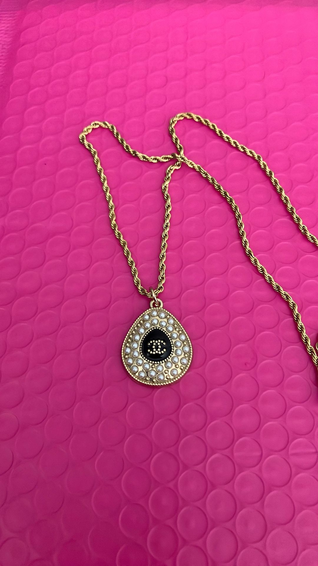 CC NECKLACE