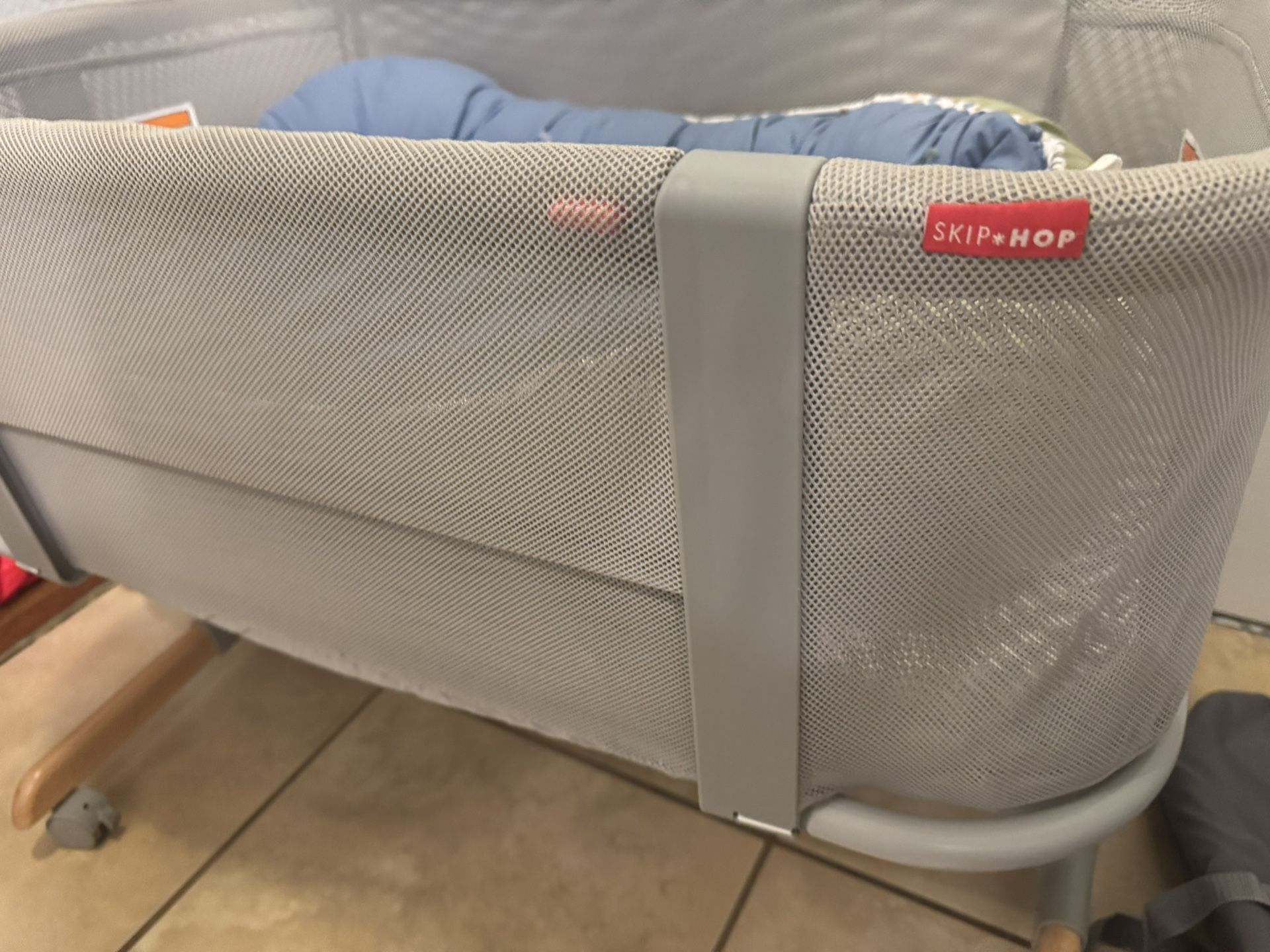 Cozy-Up 2-in-1 Bedside Sleeper & Bassinet + Baby Nest