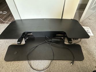 Electric adjustable desk converter