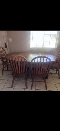 Dinner table and 4 chairs