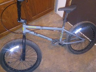 REDLINE RIVAL 20INCH BMX STUNT BIKE