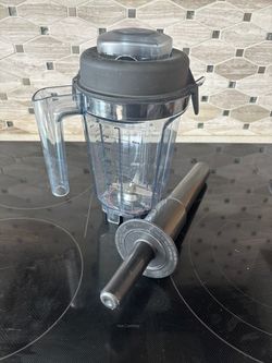 Vitamix 32 oz Dry Container w/ black lid.