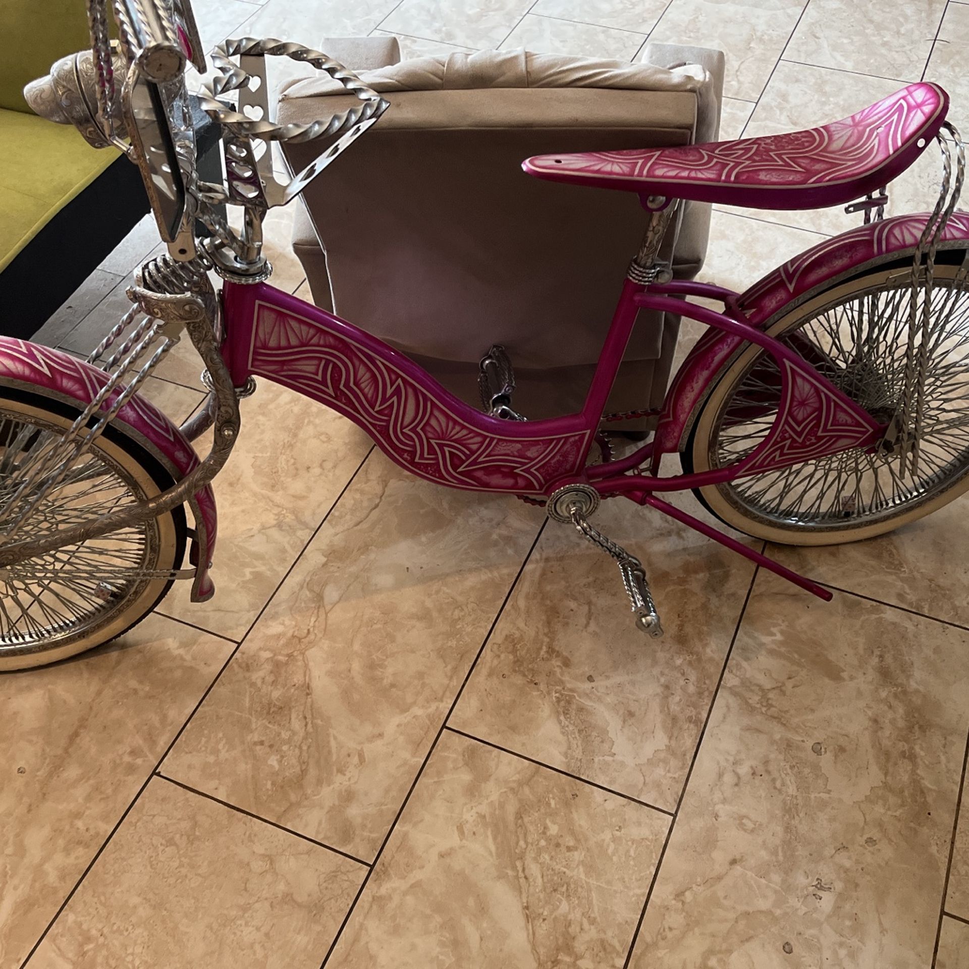 20 “Lowrider Girls