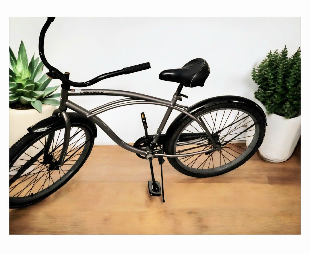 Huffy Cranbrook Men's Beach Cruiser Comfort Bike, 26-inch, in silver