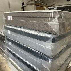 Queen Size Mattress Pillow Top 12” Thick.     Brand New Mattress.    Same Day Delivery ☎️📲call Or Tex (213)713-7489