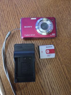 Sony Cyber-shot DSC-W230 Red 3" Screen 12.1MP 4x Digital Camera TESTED 