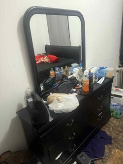 The bed and the dressing table Mattress