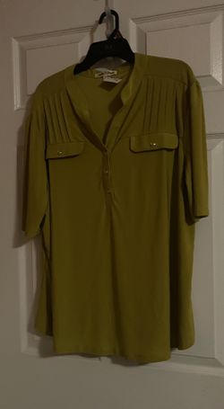 Brand New Ladies Green Top With Gold Buttons Size 3X