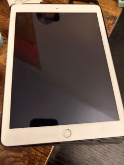 iPad (2017)