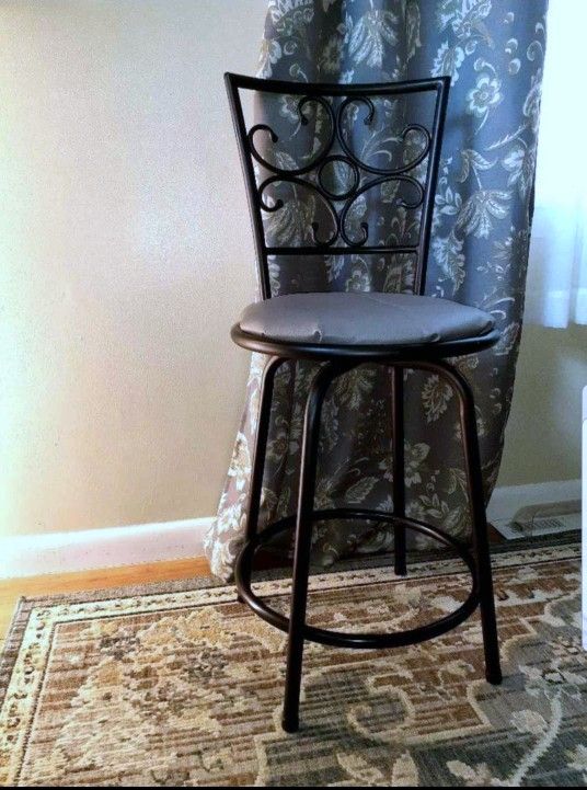 2 Bar Stools