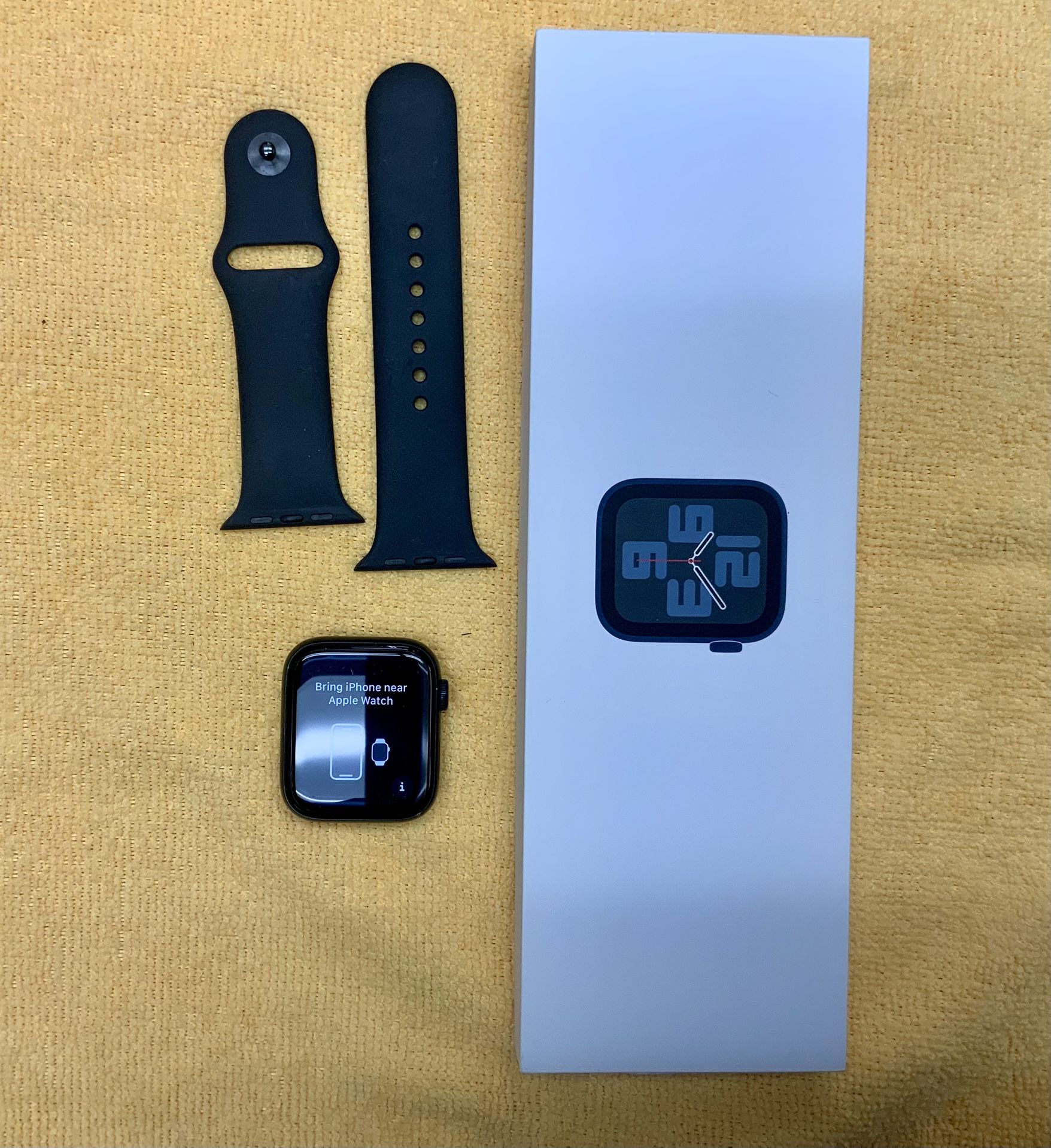 Apple Watch IWatch SE 2nd Gen 44mm Midnight A2727 Wristwatch Rubberband Band Touchscreen Call iMessage GPS Wifi Bluetooth Tracking Heart Monitor