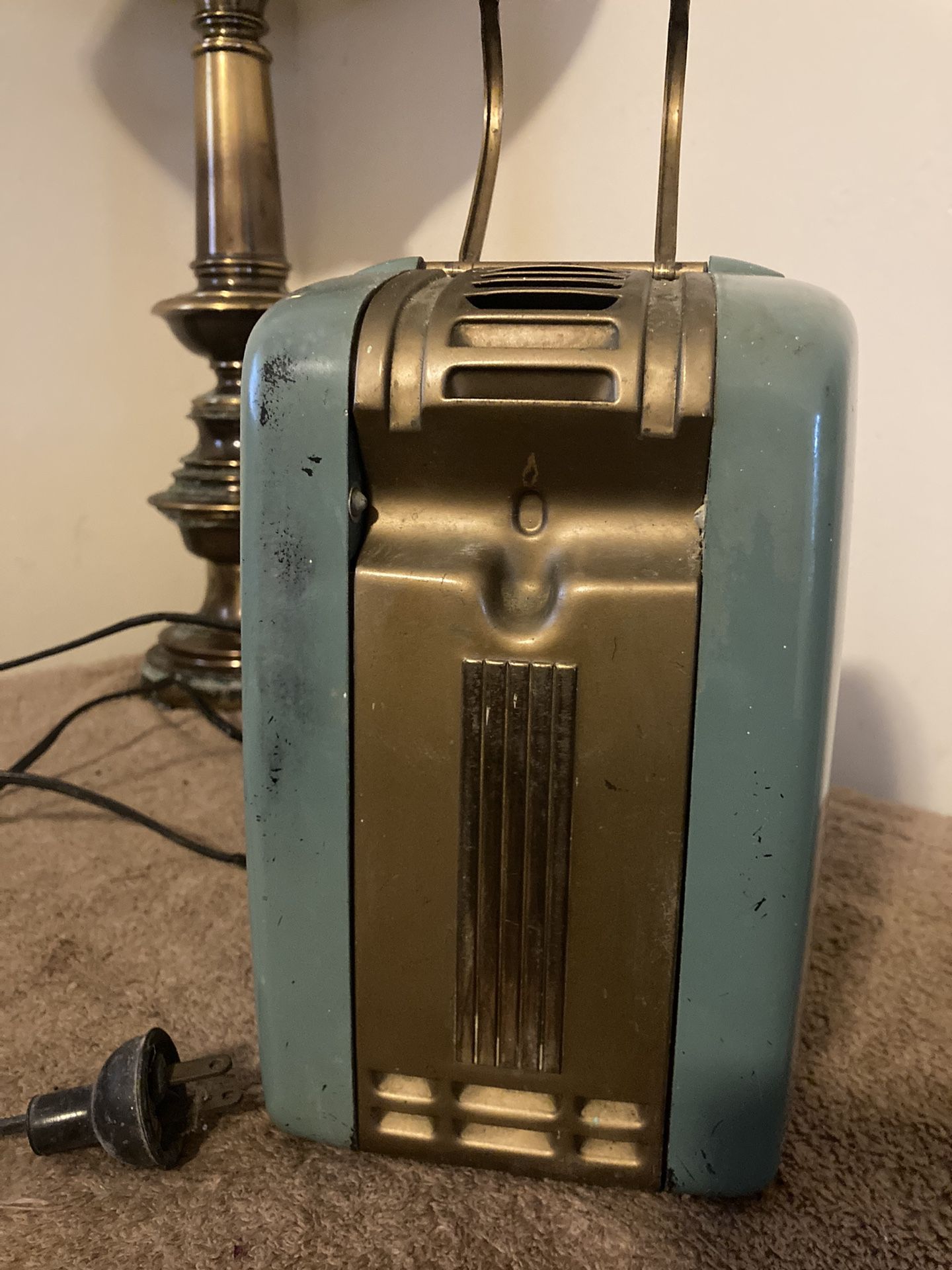 Antique 1947 Westinghouse Radio 