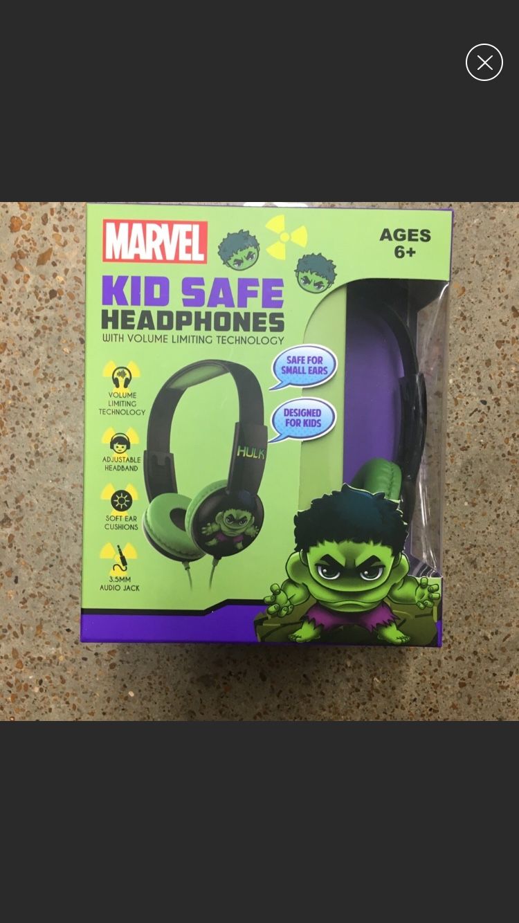 NWT Hulk kids headphone