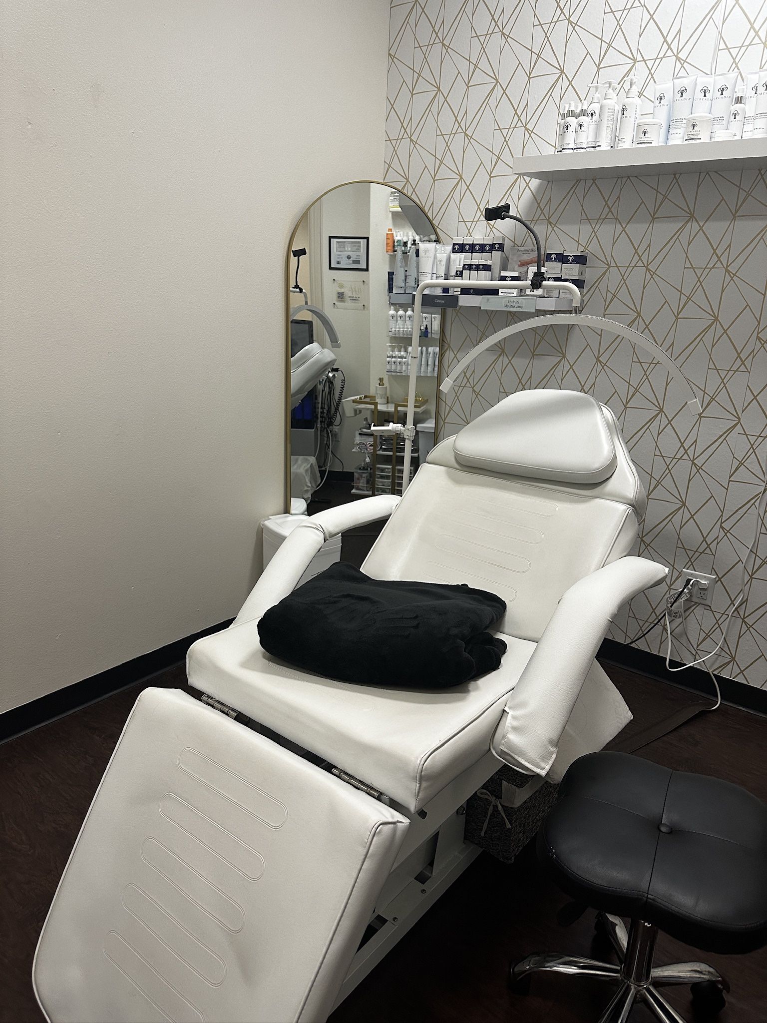 White Electric spa chair