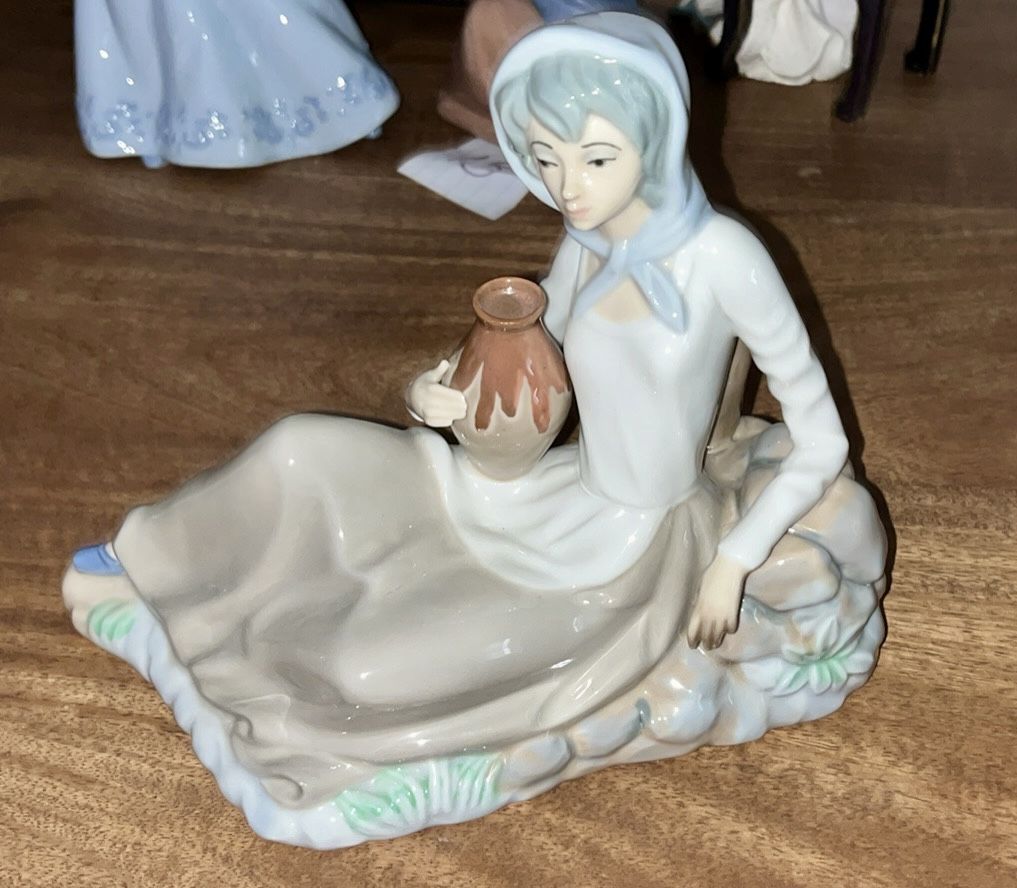 Casades Spanish Porcelain Figurine