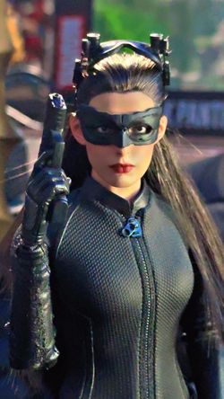 Hot toys 1/6 scale batpod and catwoman dc Batman