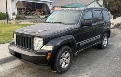 2012 Jeep Liberty (knocks)