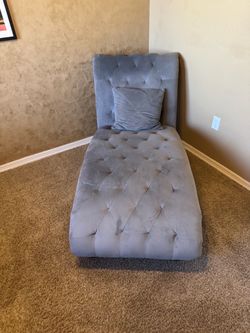Tufted Gray Velvet Chaise Lounge Chair
