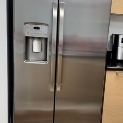 GE Refrigerator 