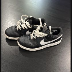 Nike Dunks Black And White Size 1Y 