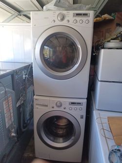 Lg
Stackable Washer and gas dryer 
W27 
D30
H78
Excellent working condition 
3 months warranty Parts and labor only