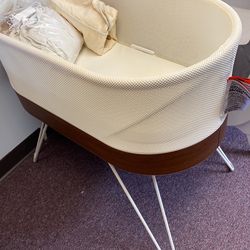 Happiest Baby Snoo Bassinet With Sleepers 