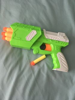 Auto strike dart gun