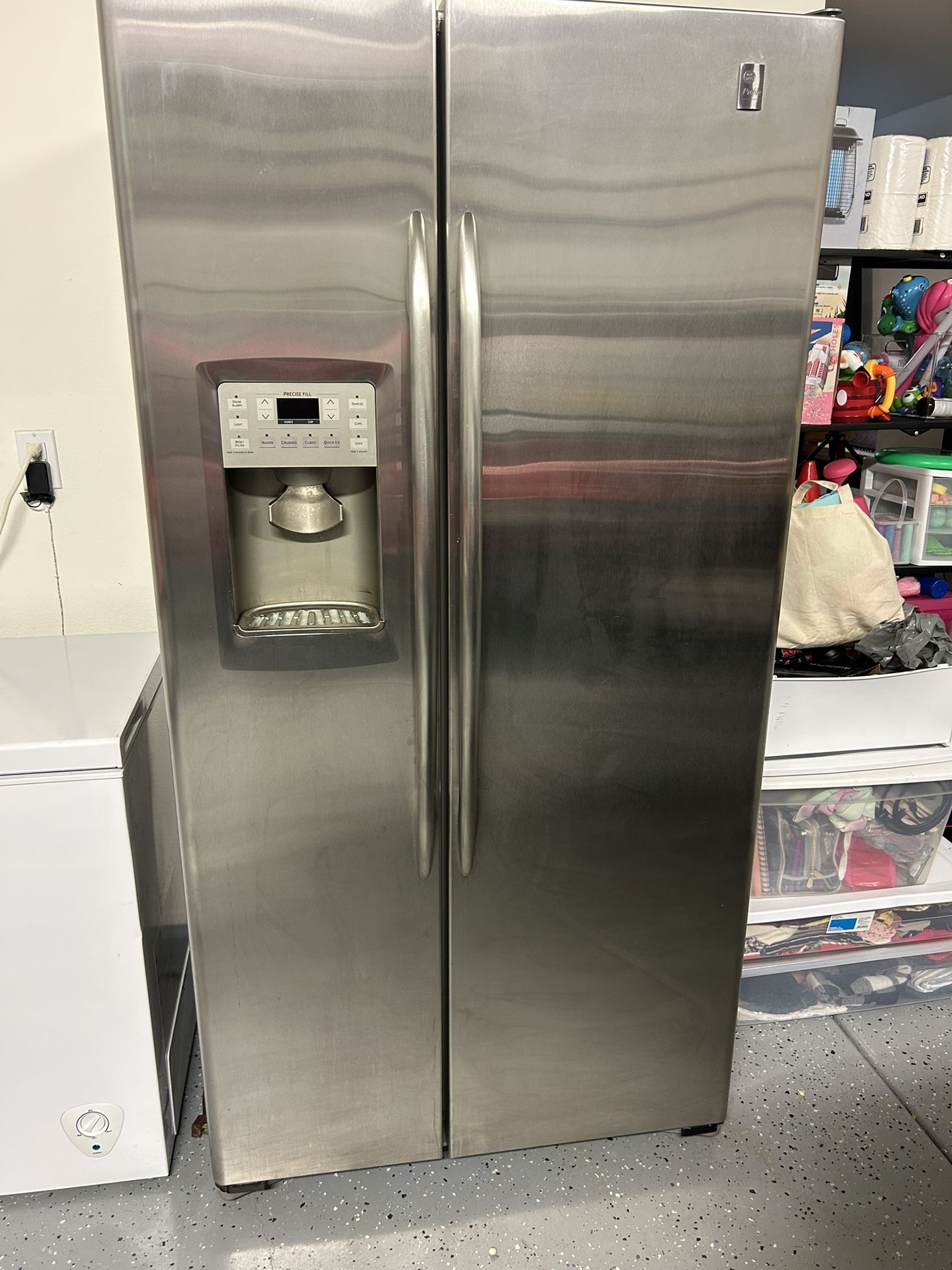 G&E profile refrigerator