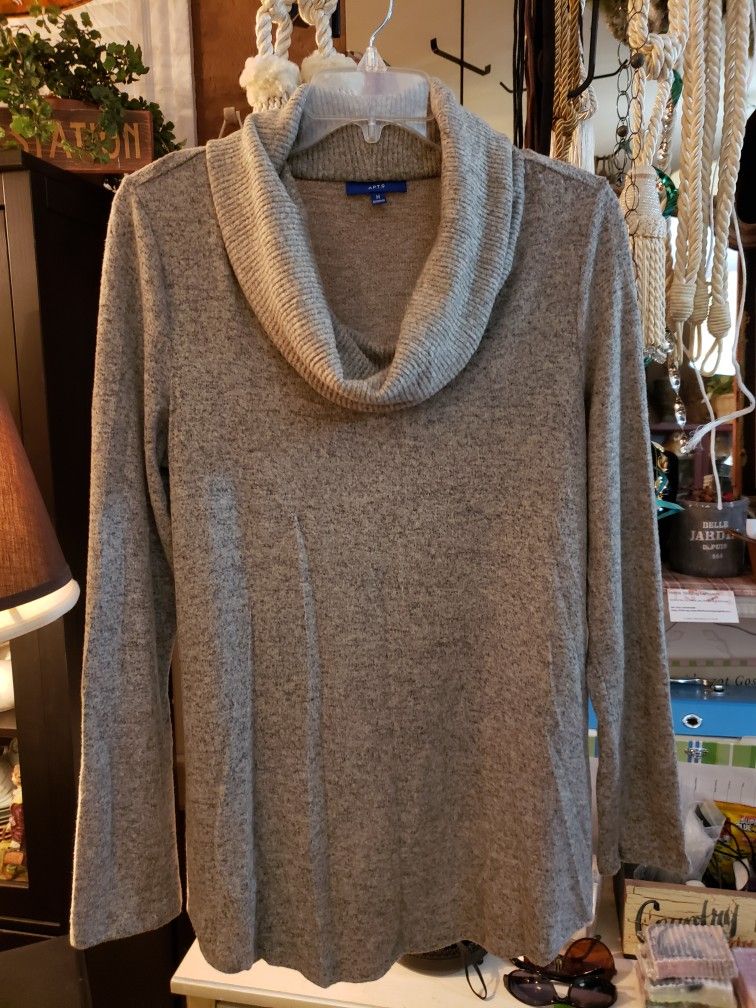 Ladies Medium Apt.9 Tunic Turtleneck
