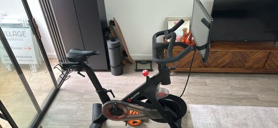 Peloton Original Bike – Excellent Condition