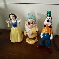 Disney Figures Snow White Goofy Bashful Dwarf Shaker