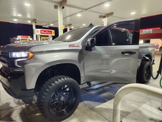 2020 Chevy  Silverado  Z71 low miles 78k