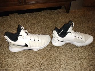 Nike LeBron Witness 5
White Black