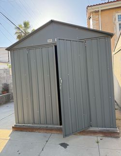 Storage unit 8 ft x 8 ft