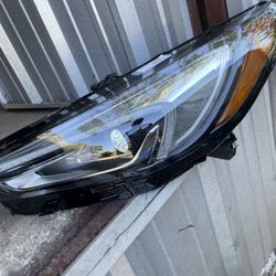 LEFT SIDE HEADLIGHT HID 2018-2022 BUICK ENCLAVE 